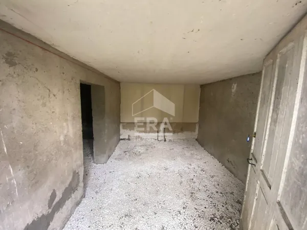 Cave 15 m²