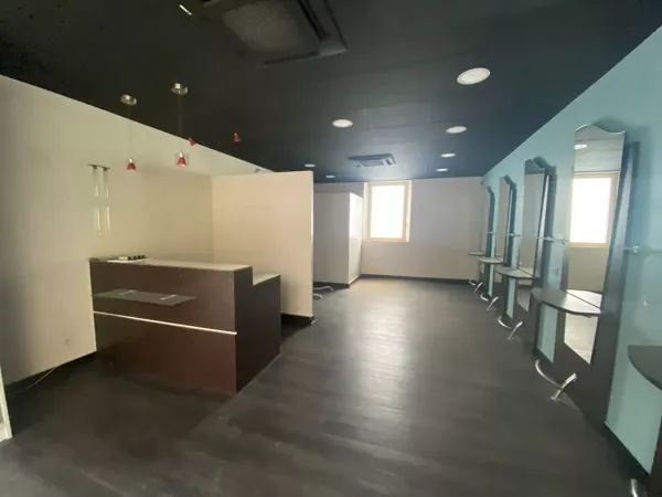 Local commercial 1 pièce 34 m²