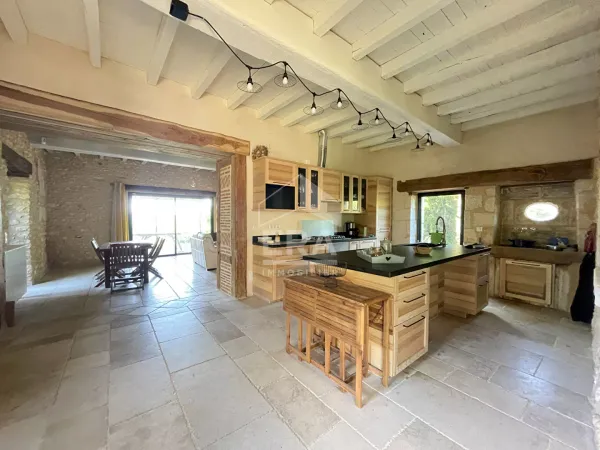 Maison 5 pièces 196 m²