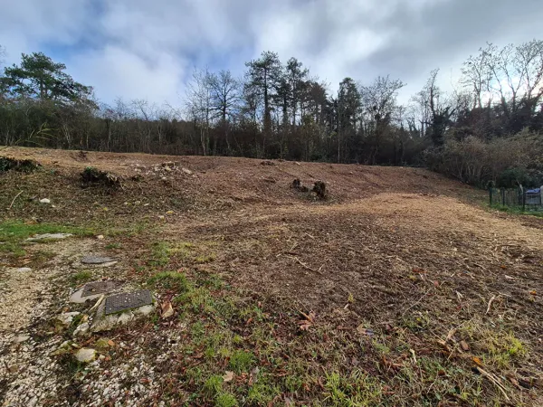 Terrain 873 m²
