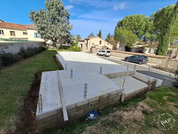 Terrain 179 m²