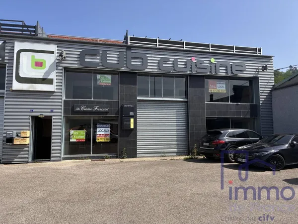 Local commercial 490 m²