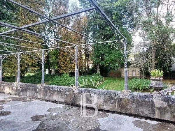 Maison 11 pièces 300 m²