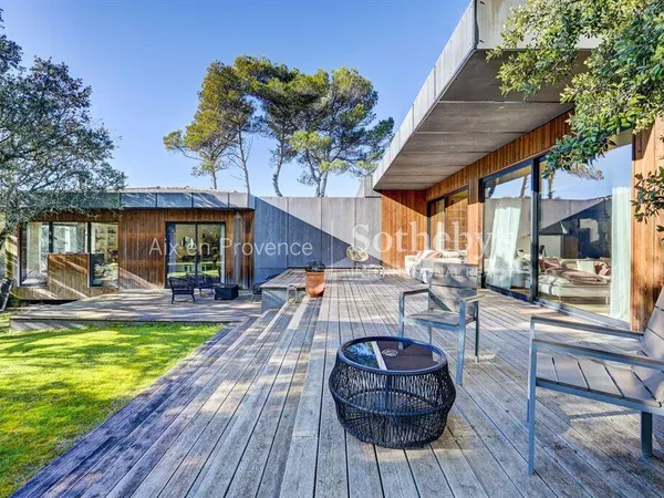 Maison 8 pièces 280 m²