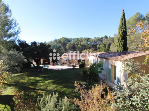 Maison 8 pièces 238 m²