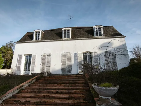 Maison 10 pièces 318 m² 