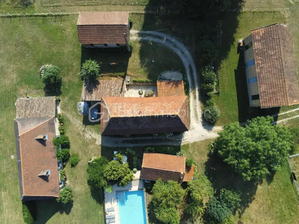 Maison 10 pièces 215 m² 