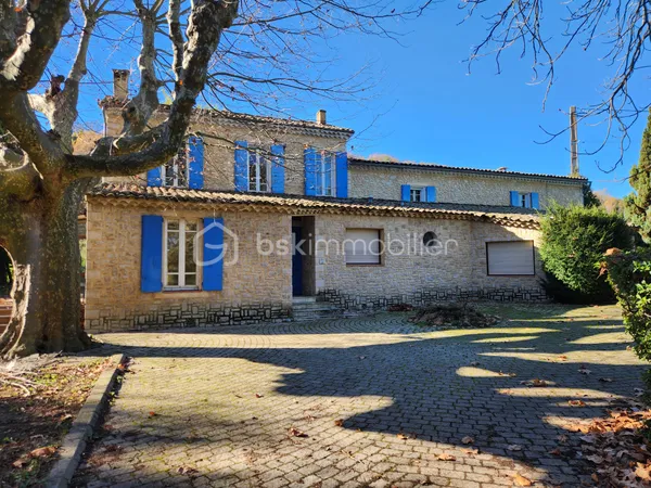 Maison 6 pièces 194 m² 