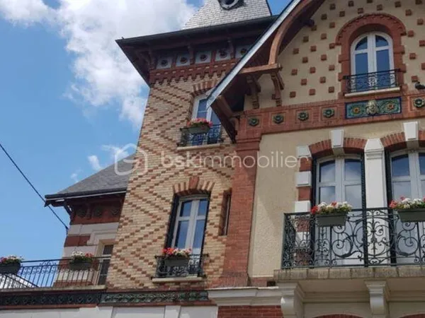 Maison 7 pièces 240 m² 