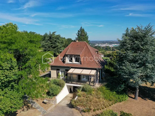 Maison 8 pièces 205 m² 
