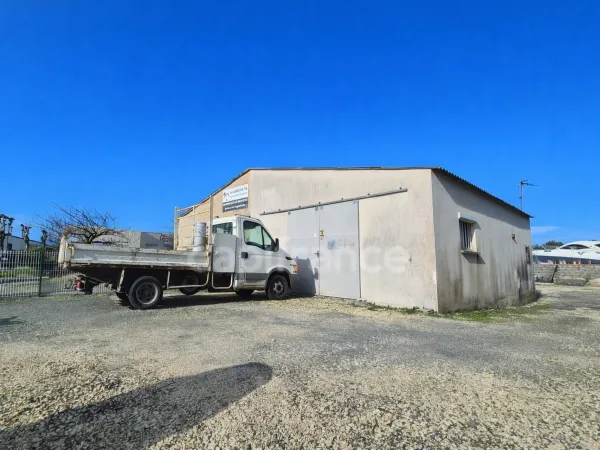 Local 1 pièce 72 m²