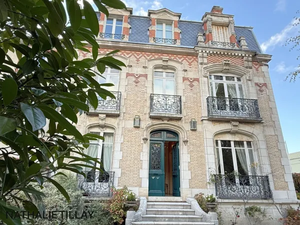 Maison 10 pièces 335 m²