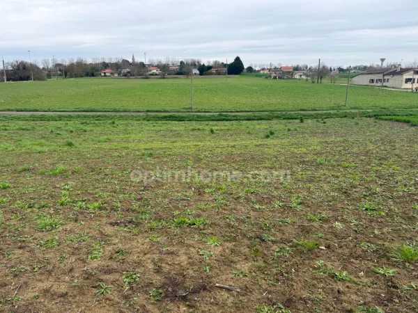 Terrain 885 m²