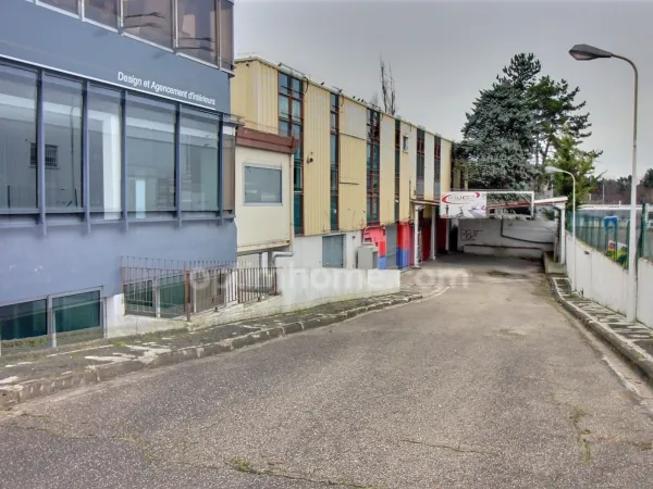 Local 2 pièces 292 m²