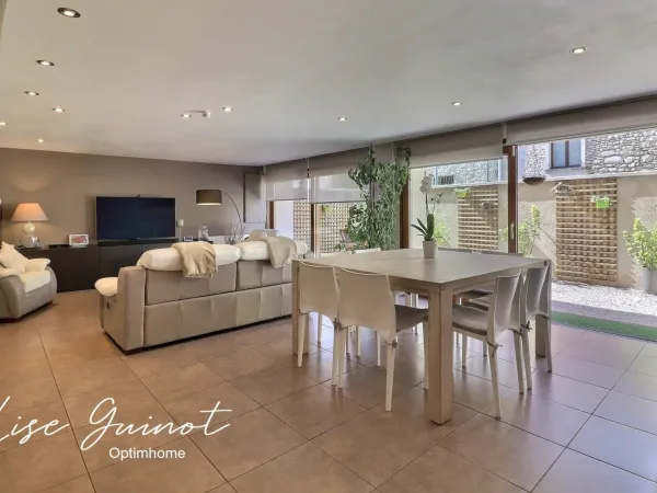 MAISON DE VILLAGE INTÉGRALEMENT RÉNOVÉE