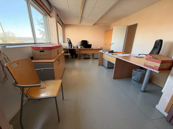 Local 10 pièces 210 m²