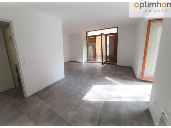 Local 4 pièces 75 m²