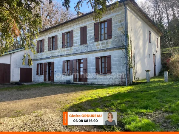 Maison en pierre avec chai et terrain de 8 000 m²