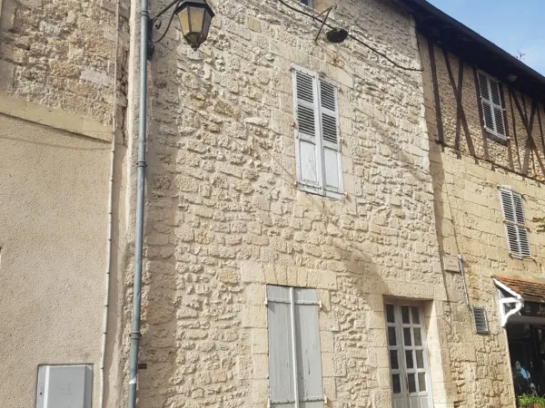 Immeuble à rénover, centre ville de Montignac-Lascaux