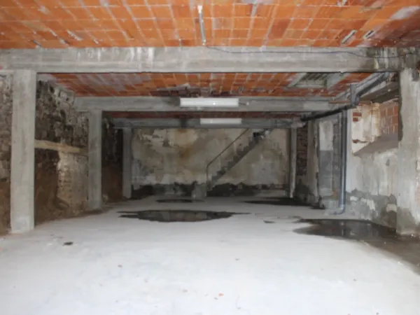 Commerce 2 pièces 160 m²