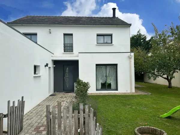 MAISON CONTEMPORAINE - 121 m² - SAINT AVÉ