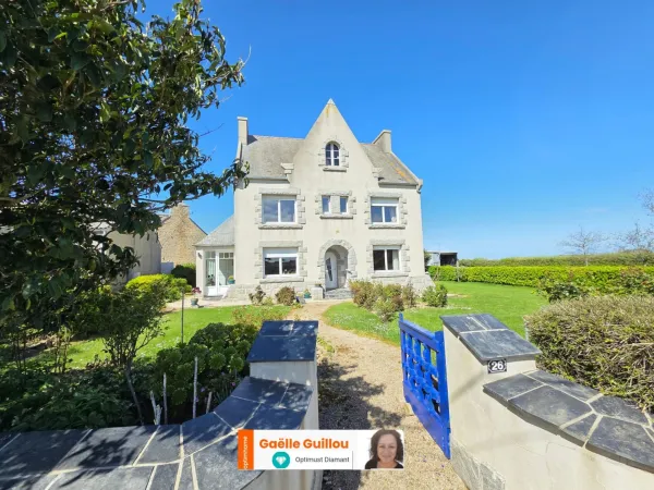 CLEDER - Maison familiale de 141 m² avec dépendance, hangar et grenier aménageable à 800 m des plage