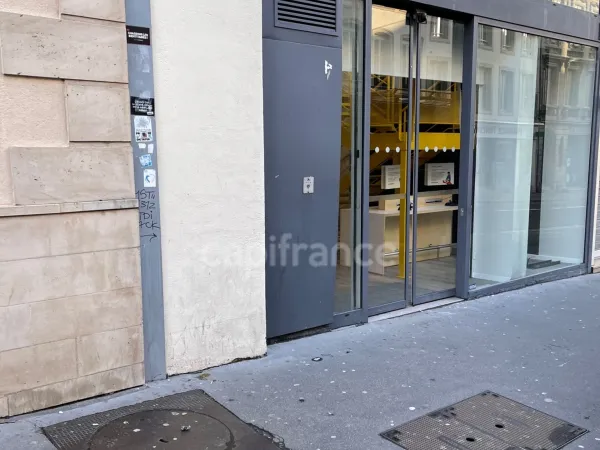 Bureau 2 pièces 230 m²