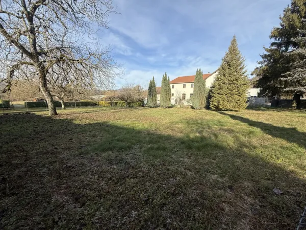 Terrain 885 m²