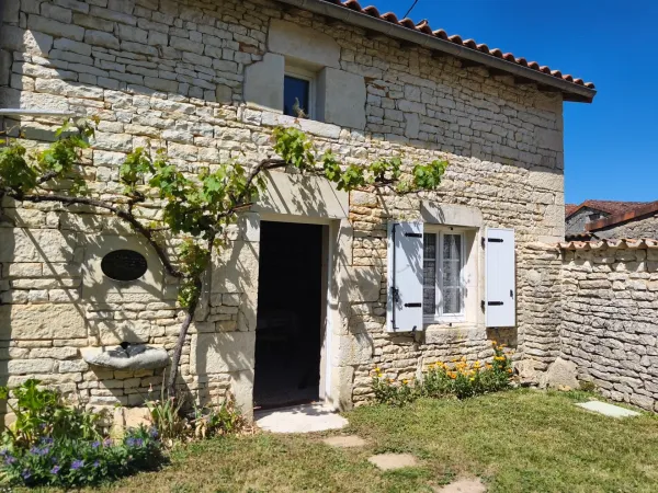Maison traditionnelle en pierre à vendre 2 pièces 47m2 COURCOME 47000€