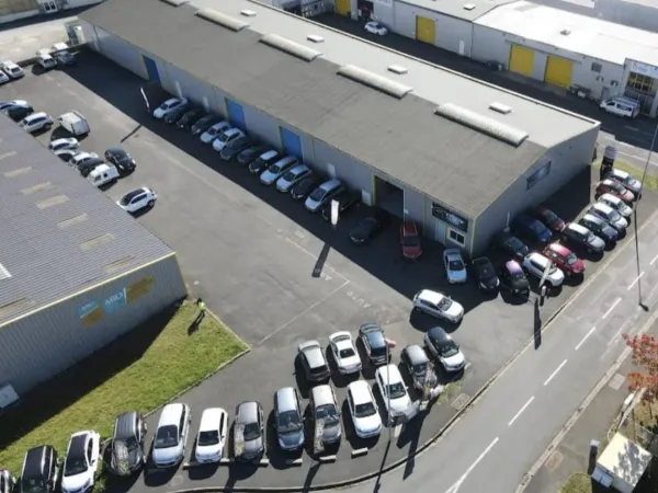 Commerce 3 pièces 330 m²