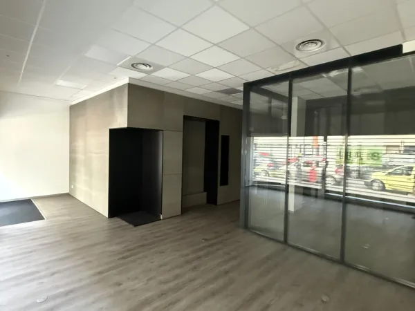 Commerce 5 pièces 93 m²