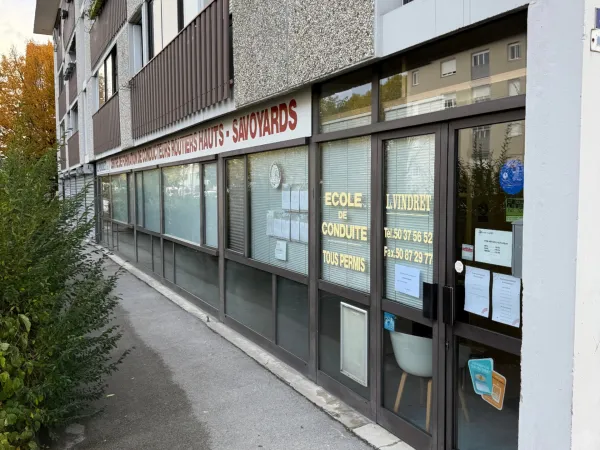 Local 4 pièces 93 m²