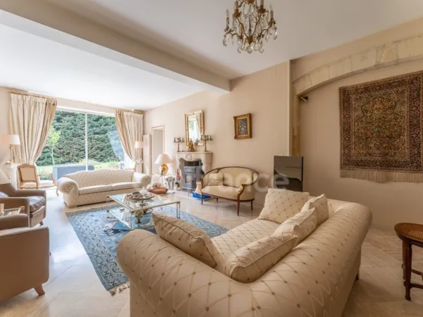 Maison 11 pièces 396 m²