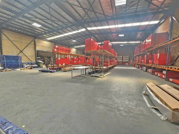 Commerce 2100 m²