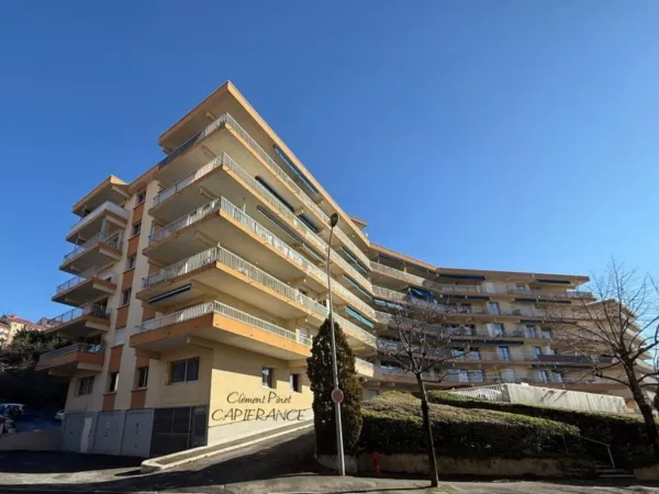 Local professionnel 4 pièces 75 m²
