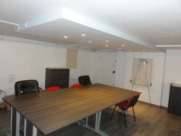 Commerce 11 pièces 148 m²