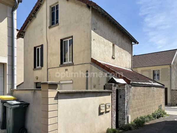 CHAMPAGNE SUR OISE (95) Maison louée en 2 appartements de 2 pièces