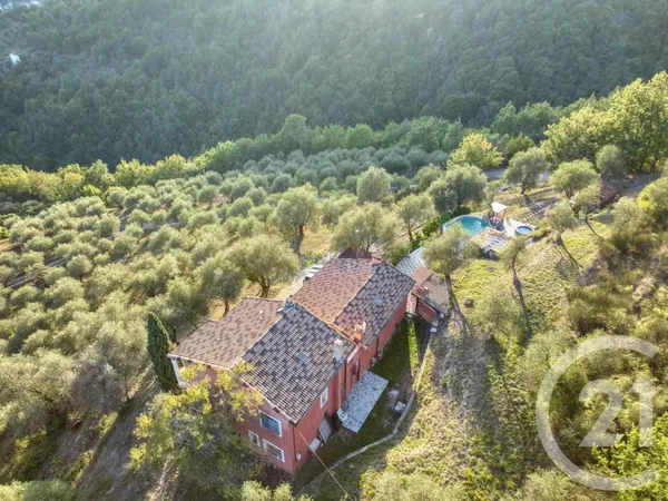 Maison 6 pièces 240 m²