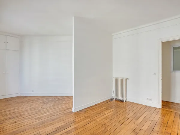 Paris 19 : Studio en étage élevé