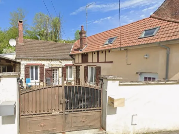MARGNY LES COMPIEGNE : ENSEMBLE DE 2 MAISONS