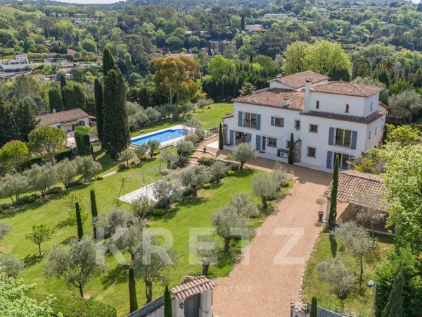 L'ART DE VIVRE À MOUGINS : UNE DEMEURE D'EXCEPTION AUX PORTES DU VILLAGE