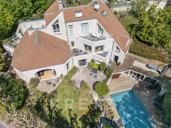 Maison 500m2 - 5 chambres - Piscine - Studio - 2 990 000 €