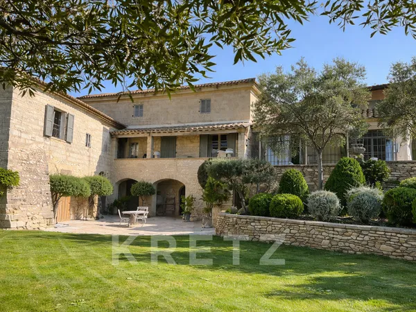 Mas de caractère à 5 minutes d'Uzès