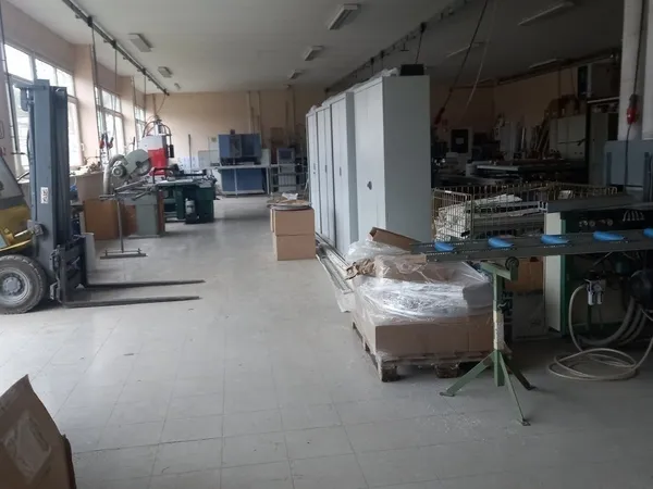 Commerce 866 m²