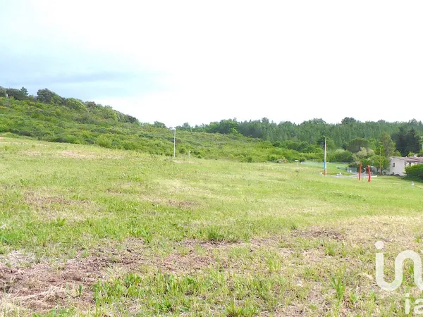 Terrain 300 m²