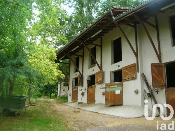 Maison 15 pièces 300 m²