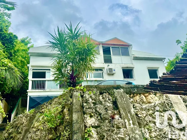 Maison 8 pièces 230 m²