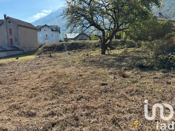 Terrain 2215 m²