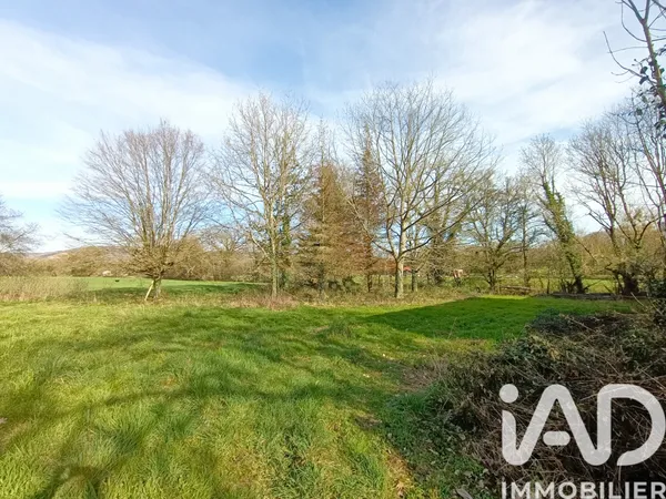Terrain 592 m²