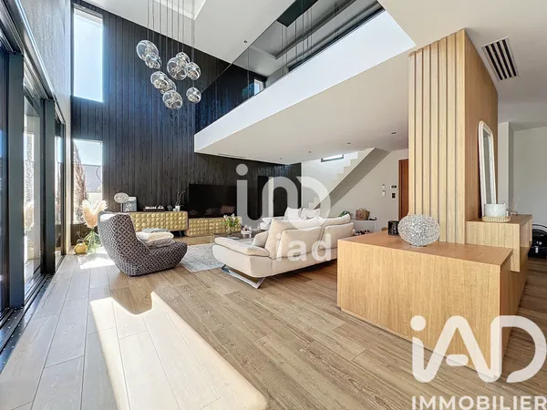 Maison 5 pièces 245 m²